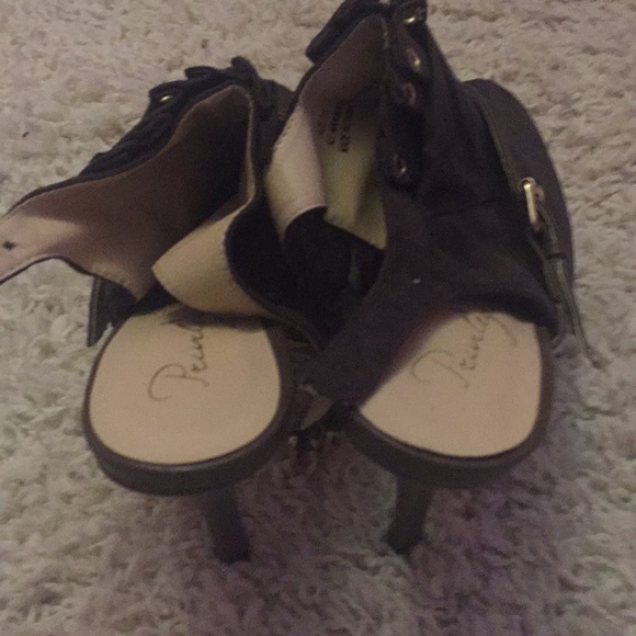 Heels - Picture 2 of 2